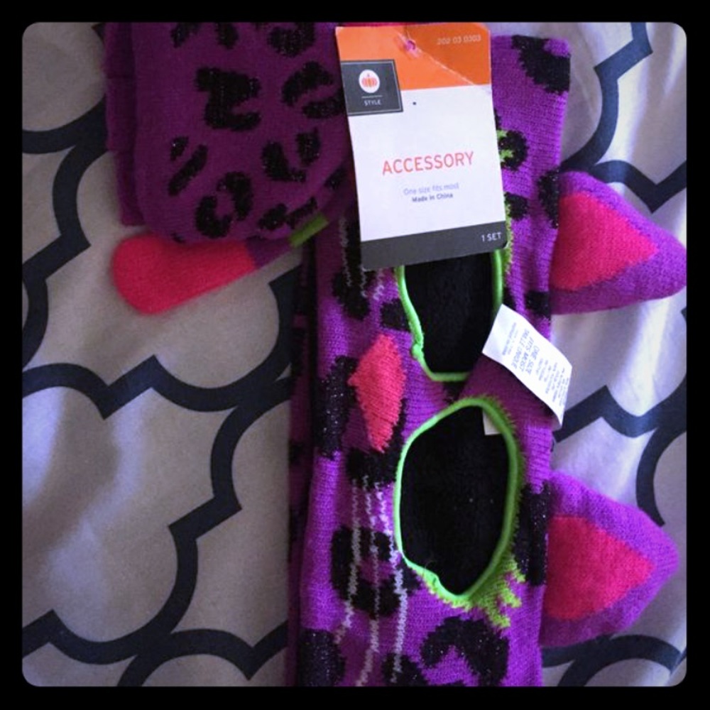 Super cute girls kitty 🐱 mittens & head band 😘
